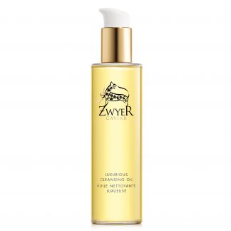 Das Luxurious Cleansing Oil reinigt die Haut sanft und gründlich. Es entfernt selbst wasserfestes Make-Up. Die seidige Textur mit Passionsblumen und Baobabfruchtöl verschmilzt mit Wasser zu einer leichten, pflegenden und feuchtigkeitsspendenden Emulsion, die keine fettigen Rückstände hinterlässt. Caviar-Extrakt regt den Zellstoffwechsel an und unterstützt die hauteigene Schutzbarriere. Die Haut fühlt sich sauber, zart und geschmeidig an.